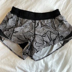 Lululemon hotty hot 2.5” short